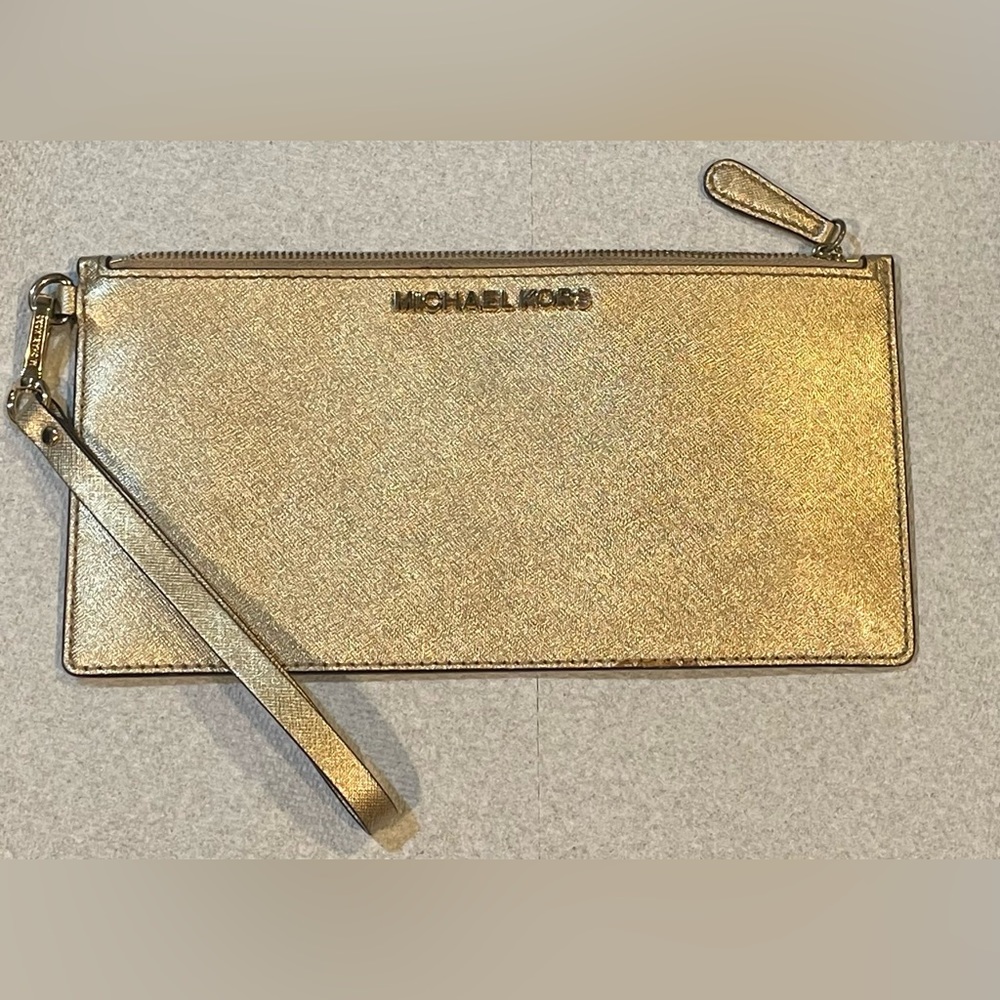 Micheal kors wristlet